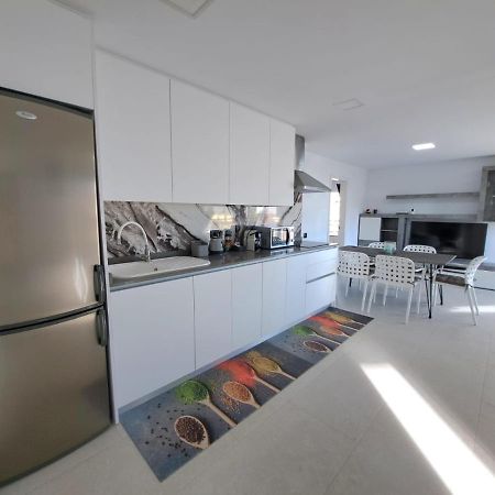Newly Reformed 2 Bedroom Apartment In The Center Of Los Cristianos Лос Кристианос Экстерьер фото