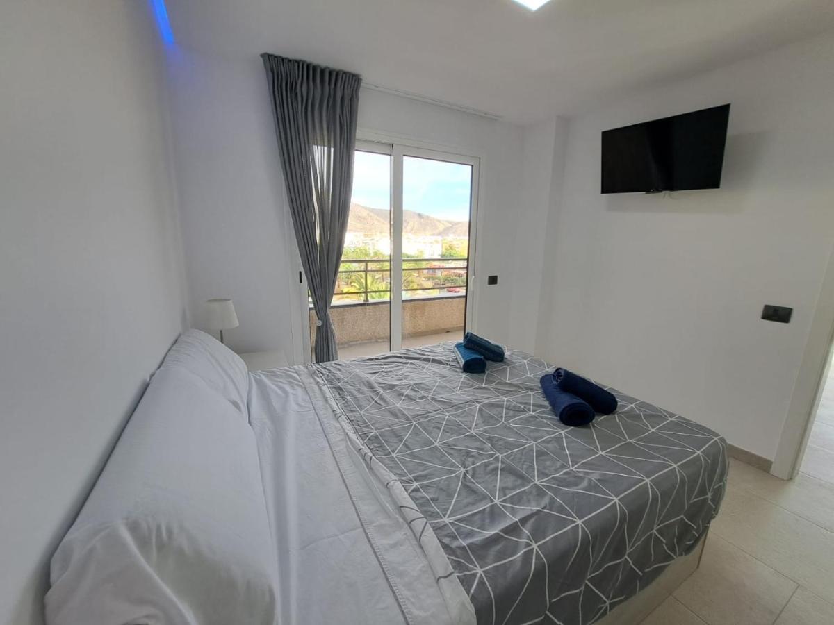 Newly Reformed 2 Bedroom Apartment In The Center Of Los Cristianos Лос Кристианос Экстерьер фото