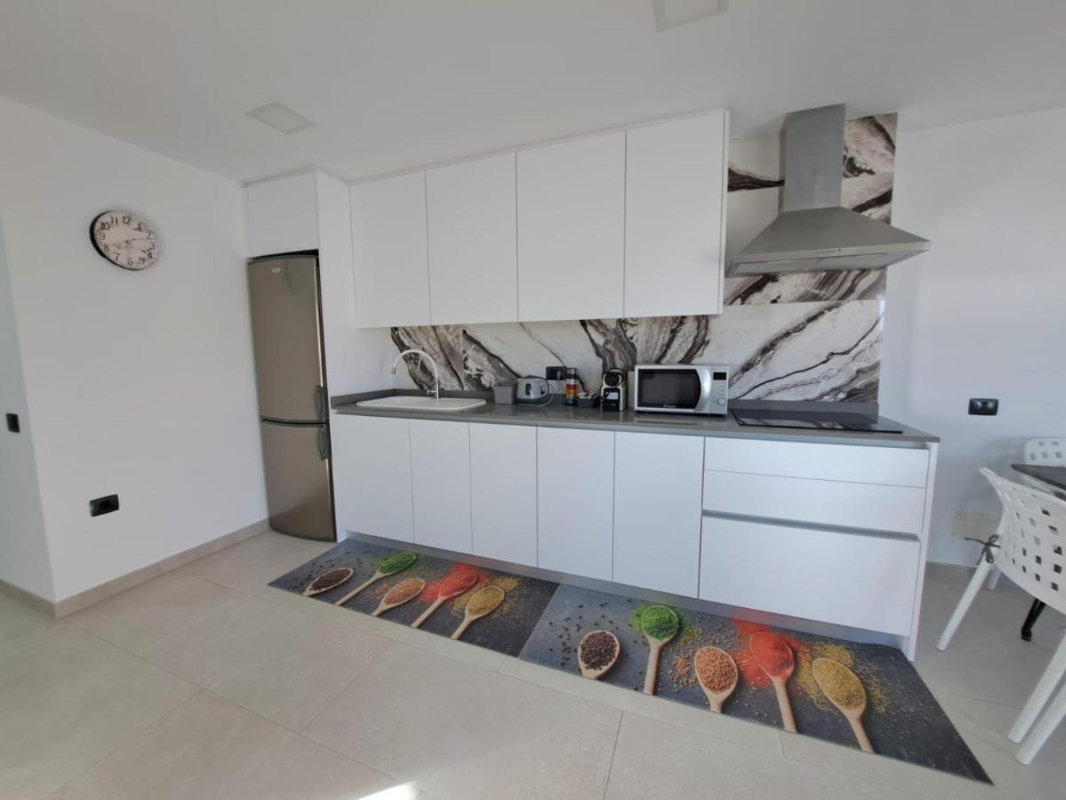 Newly Reformed 2 Bedroom Apartment In The Center Of Los Cristianos Лос Кристианос Экстерьер фото