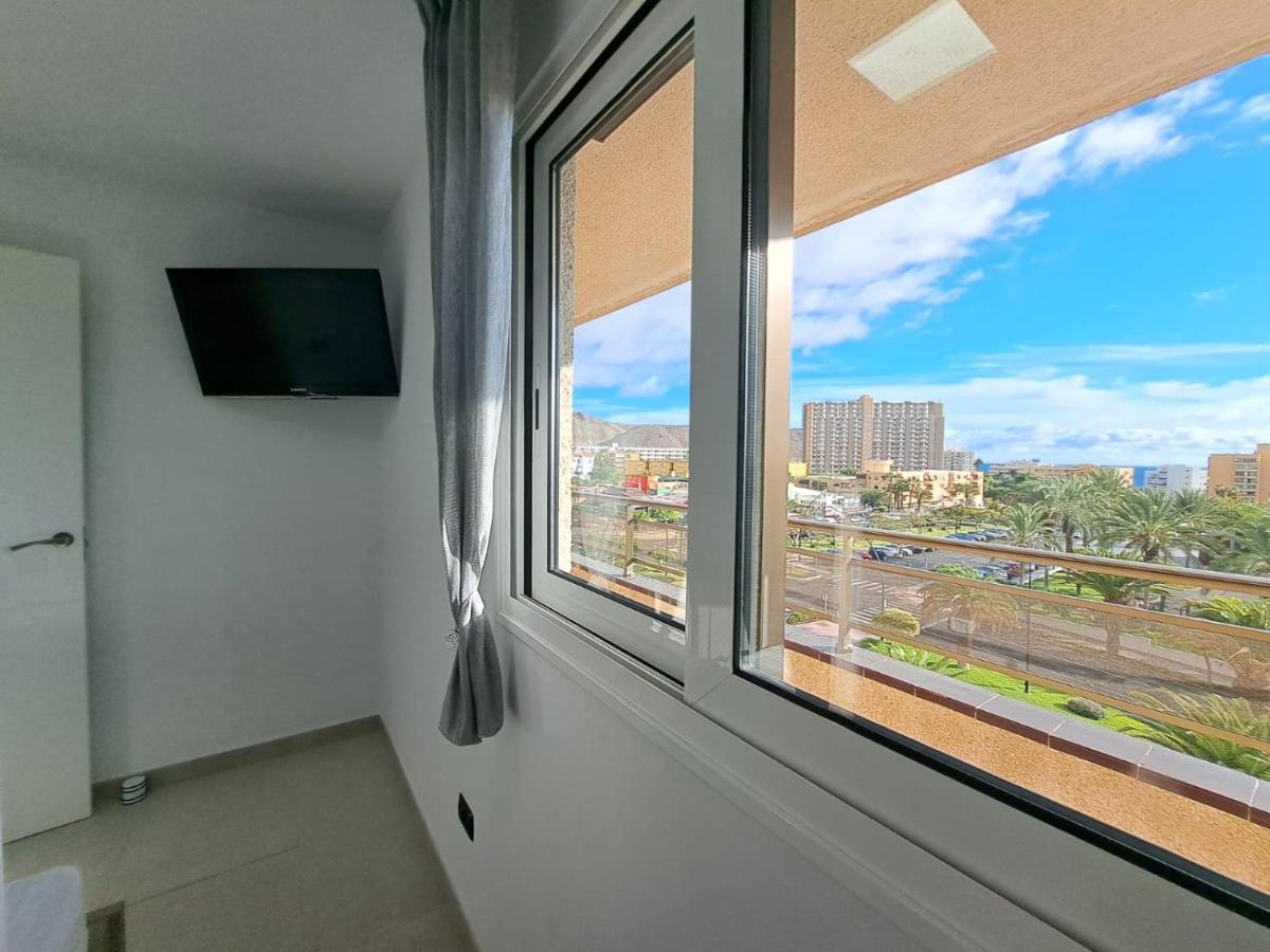 Newly Reformed 2 Bedroom Apartment In The Center Of Los Cristianos Лос Кристианос Экстерьер фото