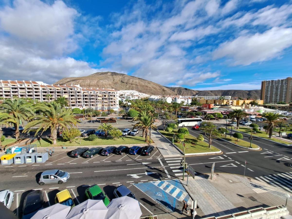 Newly Reformed 2 Bedroom Apartment In The Center Of Los Cristianos Лос Кристианос Экстерьер фото
