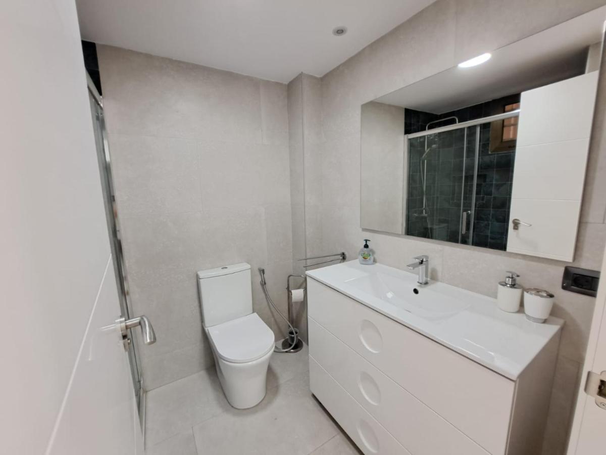 Newly Reformed 2 Bedroom Apartment In The Center Of Los Cristianos Лос Кристианос Экстерьер фото
