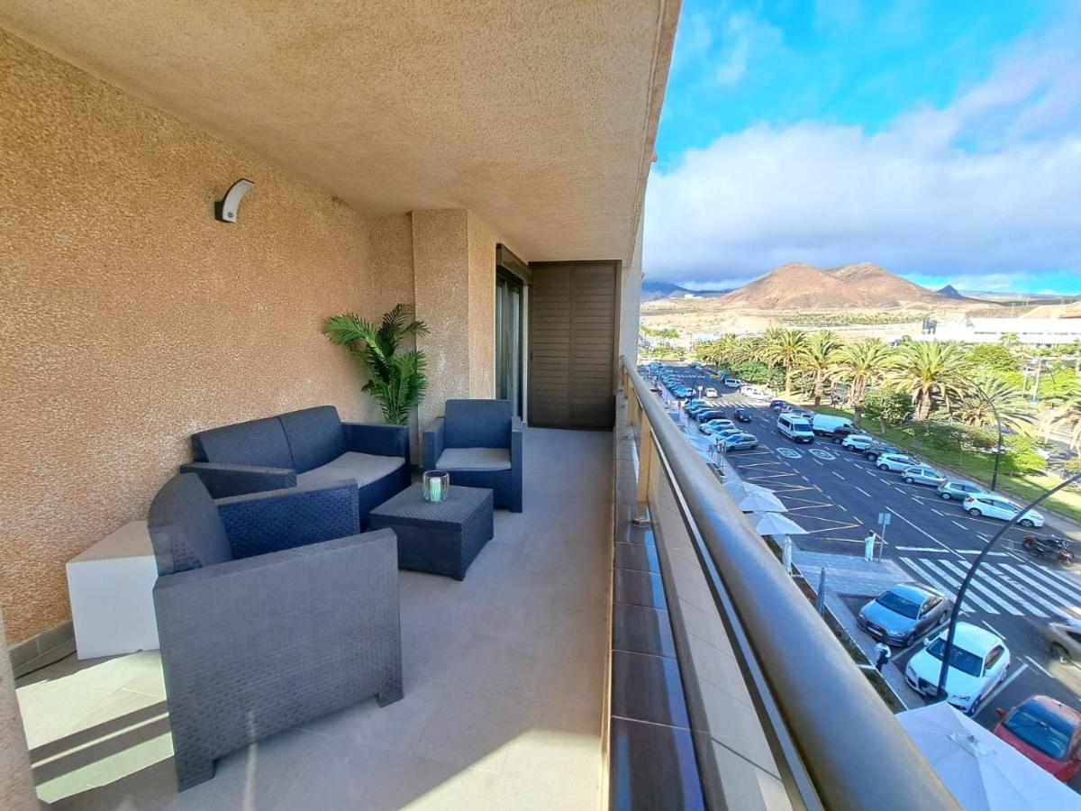 Newly Reformed 2 Bedroom Apartment In The Center Of Los Cristianos Лос Кристианос Экстерьер фото