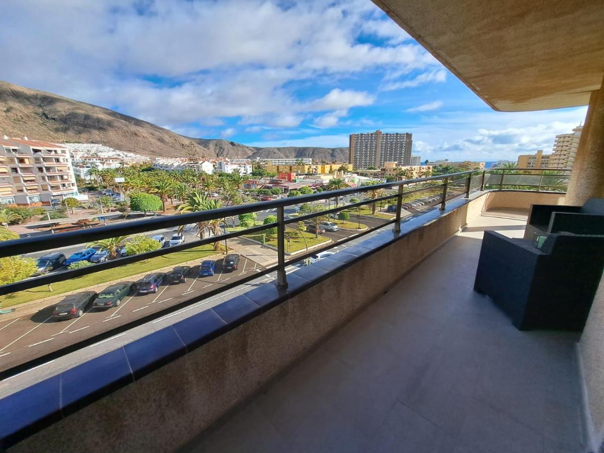 Newly Reformed 2 Bedroom Apartment In The Center Of Los Cristianos Лос Кристианос Экстерьер фото