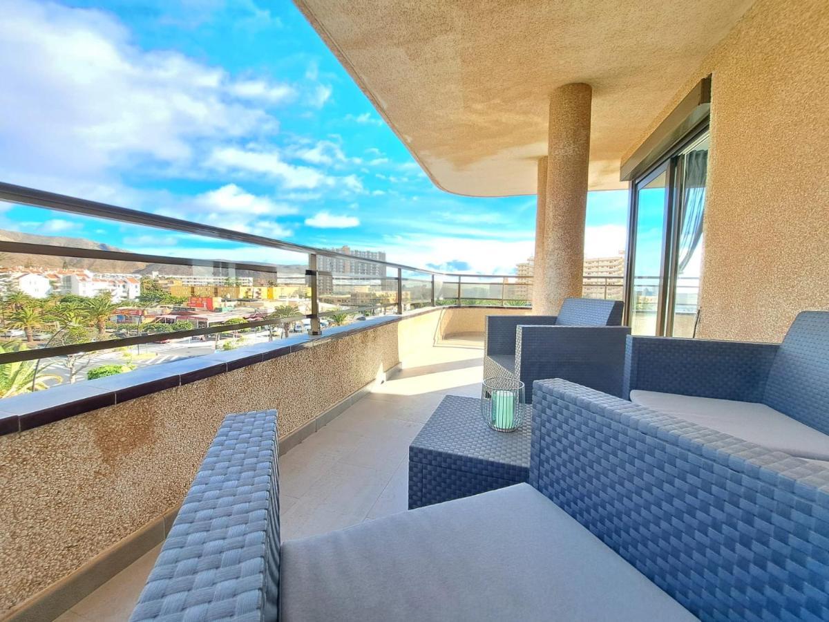 Newly Reformed 2 Bedroom Apartment In The Center Of Los Cristianos Лос Кристианос Экстерьер фото