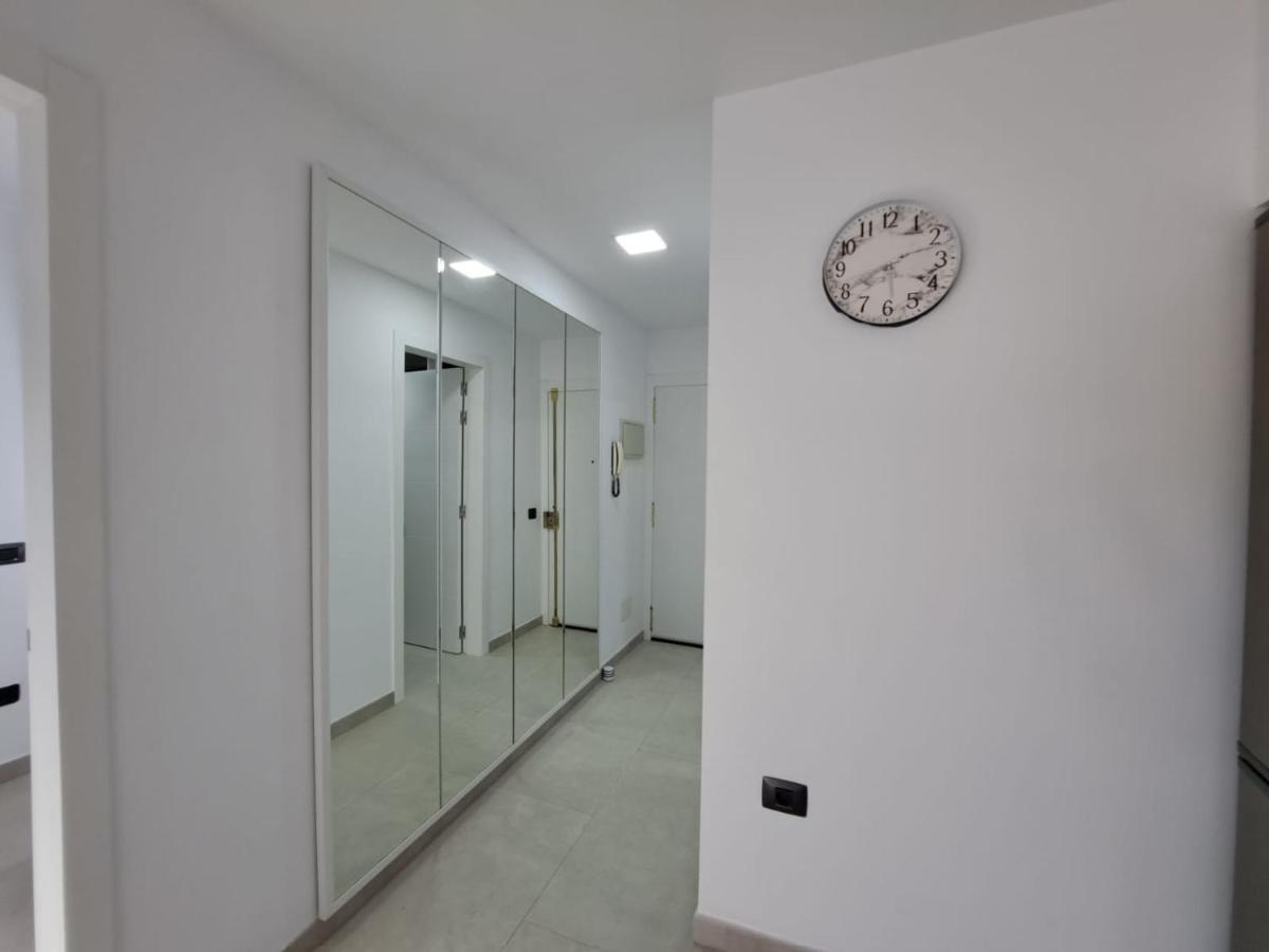 Newly Reformed 2 Bedroom Apartment In The Center Of Los Cristianos Лос Кристианос Экстерьер фото