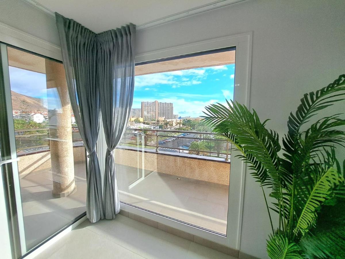 Newly Reformed 2 Bedroom Apartment In The Center Of Los Cristianos Лос Кристианос Экстерьер фото