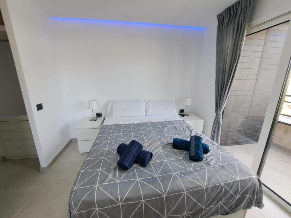 Newly Reformed 2 Bedroom Apartment In The Center Of Los Cristianos Лос Кристианос Экстерьер фото
