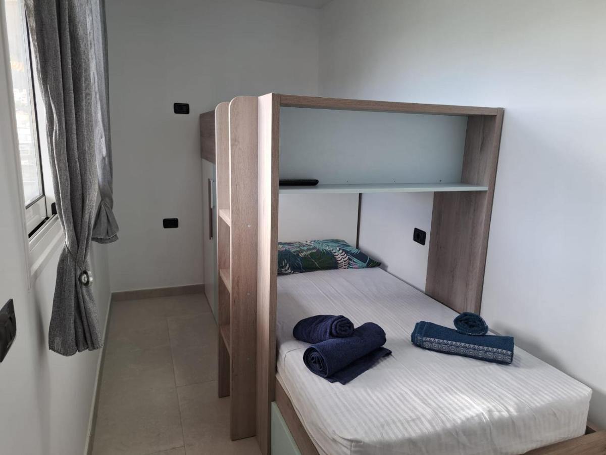Newly Reformed 2 Bedroom Apartment In The Center Of Los Cristianos Лос Кристианос Экстерьер фото
