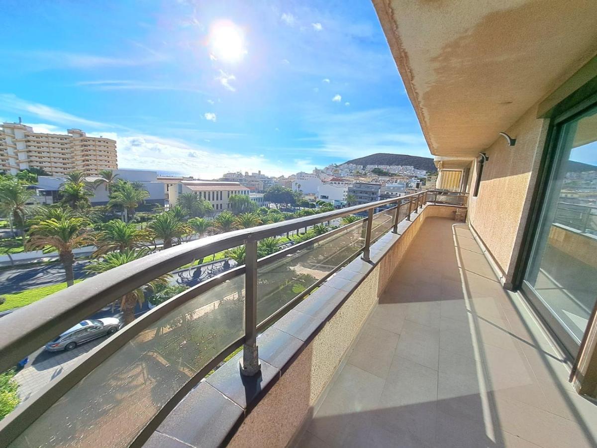Newly Reformed 2 Bedroom Apartment In The Center Of Los Cristianos Лос Кристианос Экстерьер фото